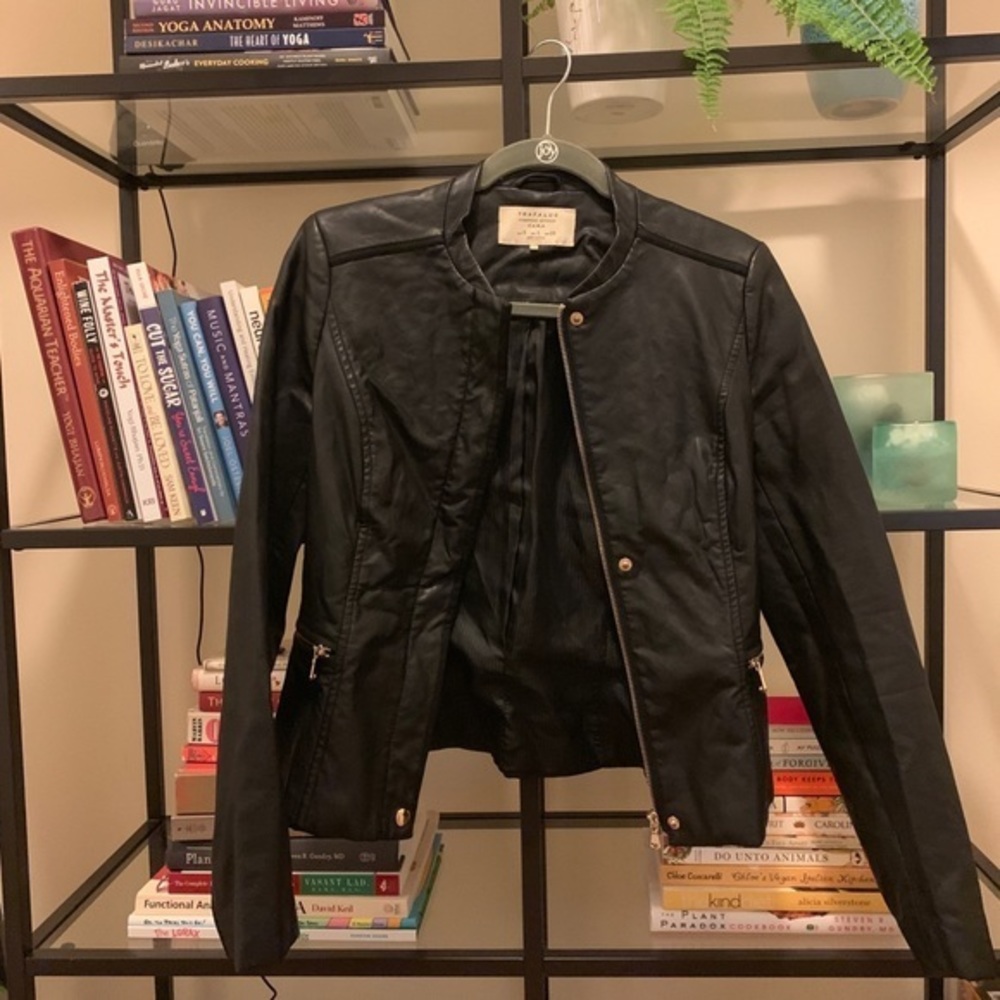 LIMITED EDITION ZARA TRAFALUC BLACK LEATHER JACKET SIZE SMALL WITH ZIPPE…